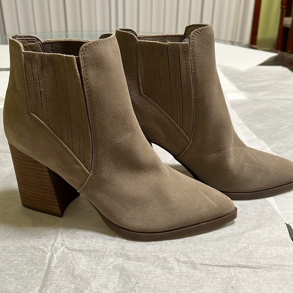 MARC FISHER Womens Beige Pull Tab Yarita Toe Block Heel, Size 7.5
